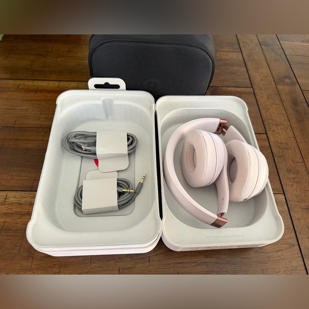 Beats Solo4 Wireless Headphones - On-Ear Wireless Headphones - Cloud Pink